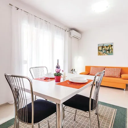 Apartment 1 Bedroom Gorgeous Apartment In Selce *