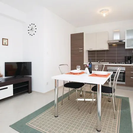 1 Bedroom Gorgeous Apartment In Selce Apartment Selce