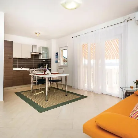 1 Bedroom Gorgeous Apartment In Selce Apartment *