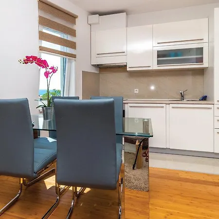 1 Bedroom Gorgeous Apartment In Selce Apartment *