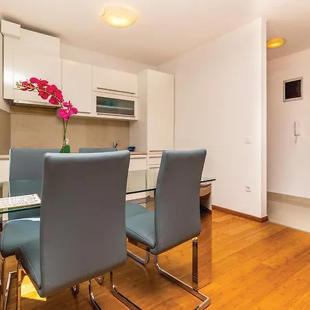 1 Bedroom Gorgeous Apartment In Selce * Selce
