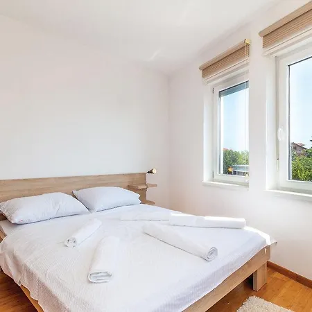 1 Bedroom Gorgeous Apartment In Selce Apartment Selce
