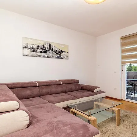 1 Bedroom Gorgeous Apartment In Selce Apartment