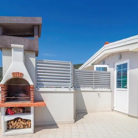 1 Bedroom Gorgeous Apartment In Selce Selce