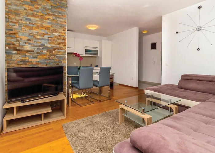 1 Bedroom Gorgeous In Διαμέρισμα Selce